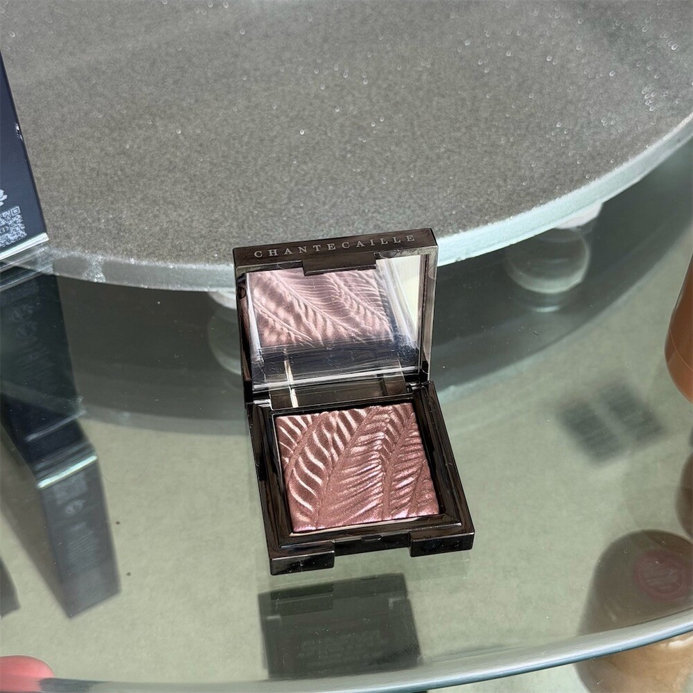 Chantecaille Luminescent Eye Shade Single Eyeshadow Pangolin Dusky Lilac